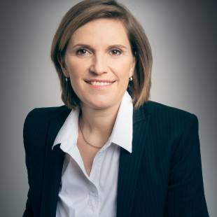 DI Lucia Schulz, Consultant, Sourcing Specialist
